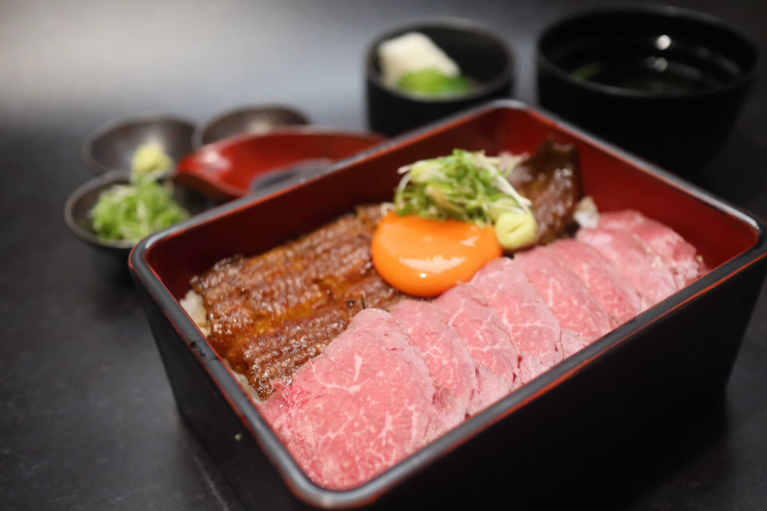 関西 うな牛重
